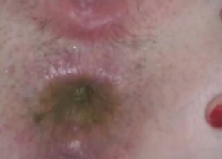 Hairy cam slut has her body covered in feces