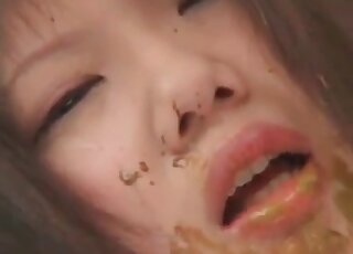 Moaning Japanese brunette ends up eating everything