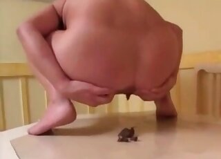 Model with blonde hair pooping on the table