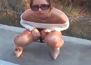 Posing and chatting as a foreplay for the fetish