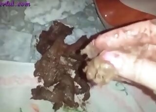 Big booty brunette shitting and playing on cam